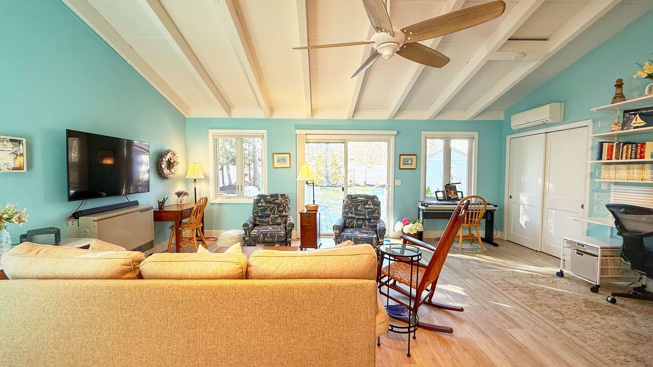 Photo of Livingroom in West Yarmouth