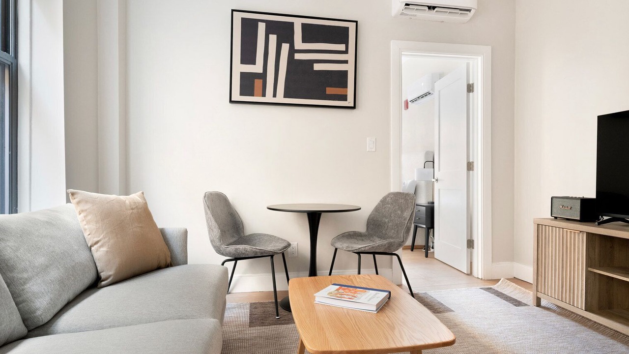 Photo of Livingroom in Downtown Boston