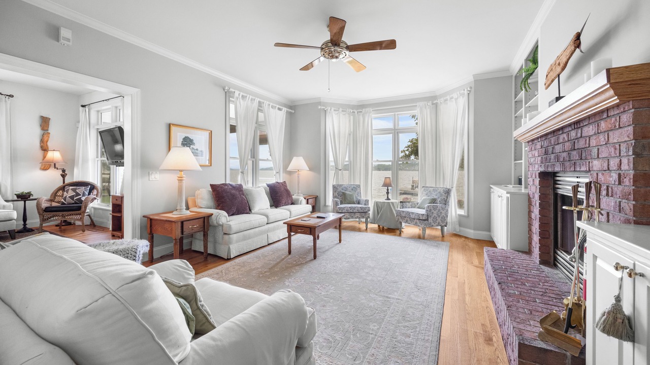 Photo of Livingroom in Canandaigua