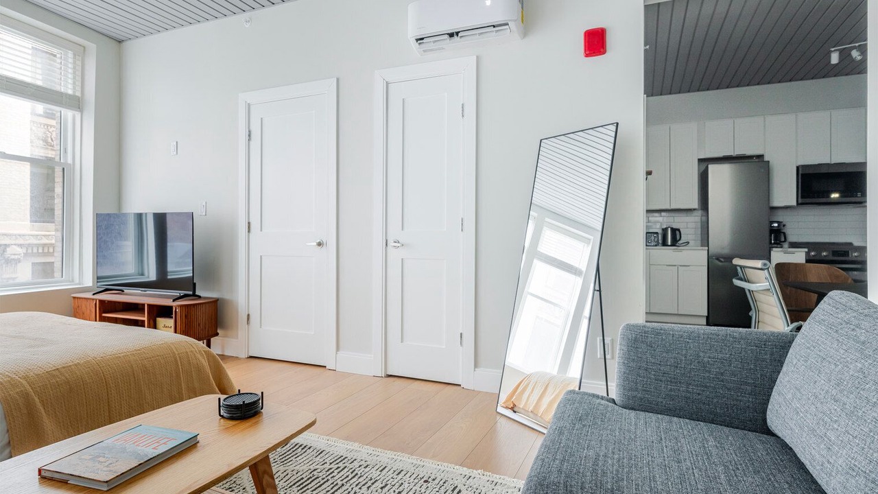Photo of Livingroom in Downtown Boston