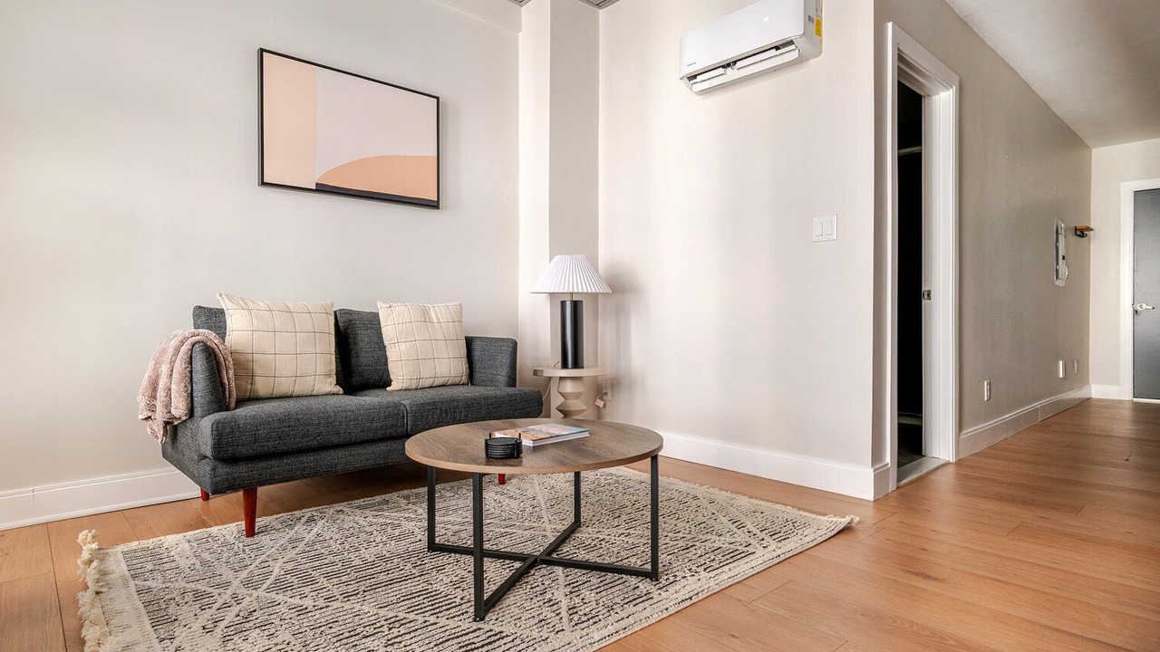 Photo of Livingroom in Downtown Boston