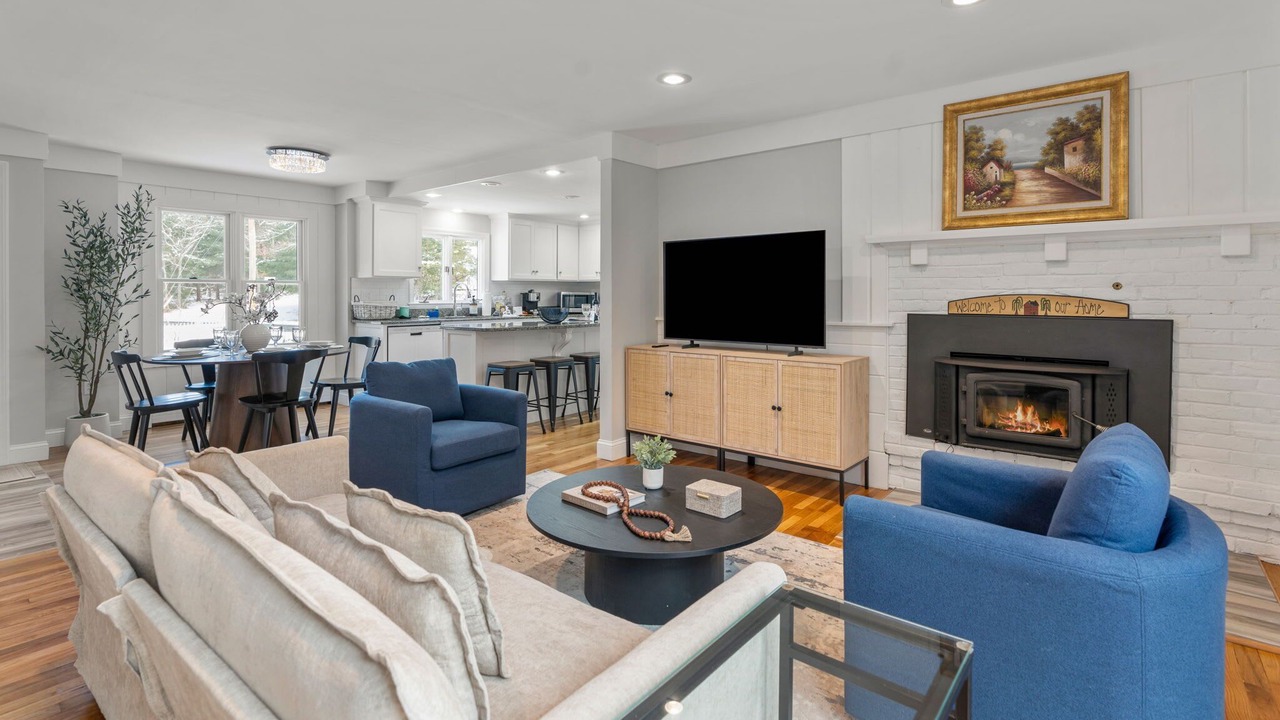 Photo of Livingroom in East Falmouth
