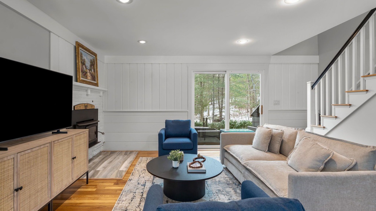 Photo of Livingroom in East Falmouth