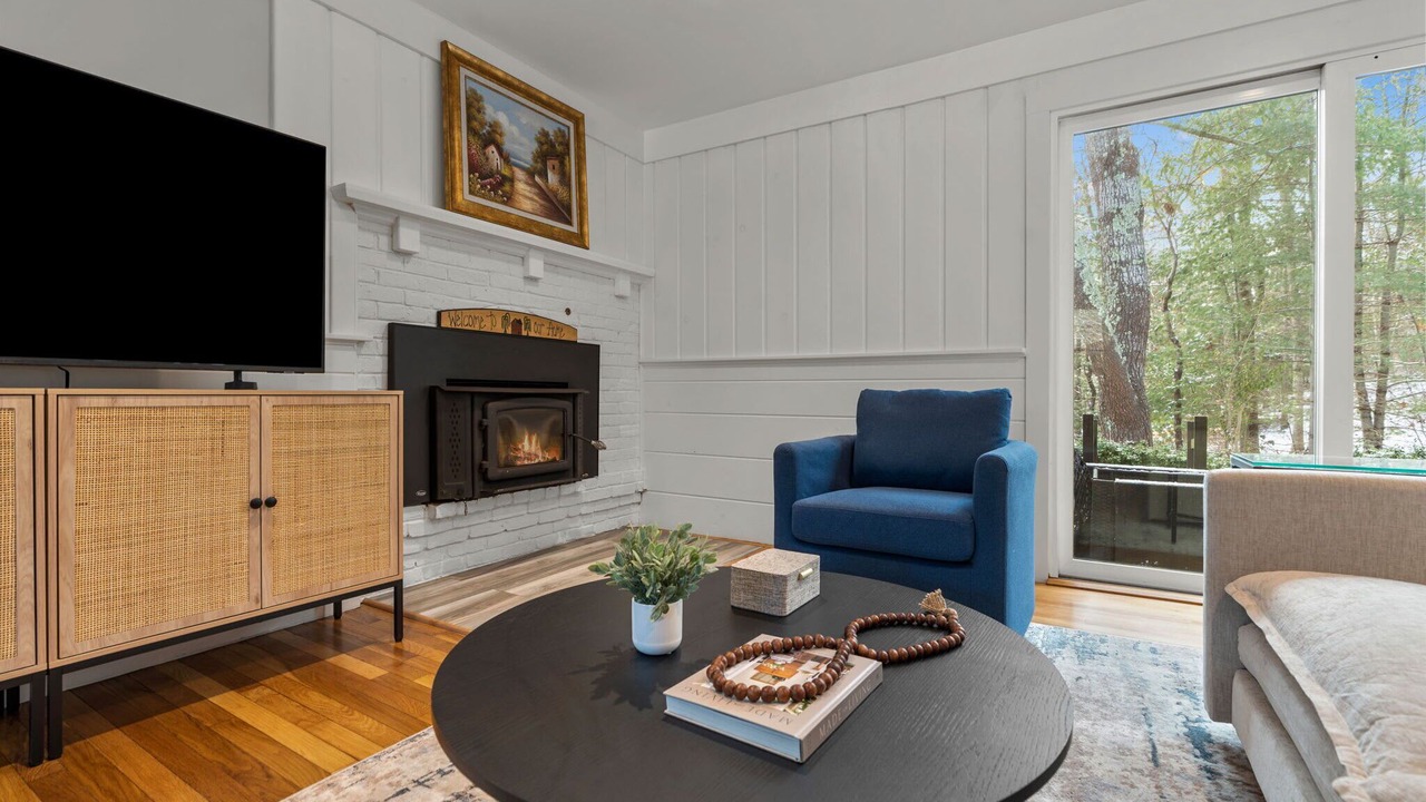 Photo of Livingroom in East Falmouth