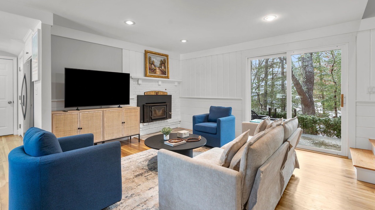 Photo of Livingroom in East Falmouth