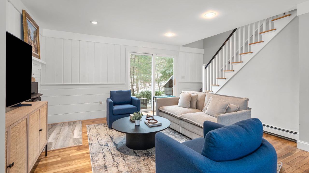 Photo of Livingroom in East Falmouth