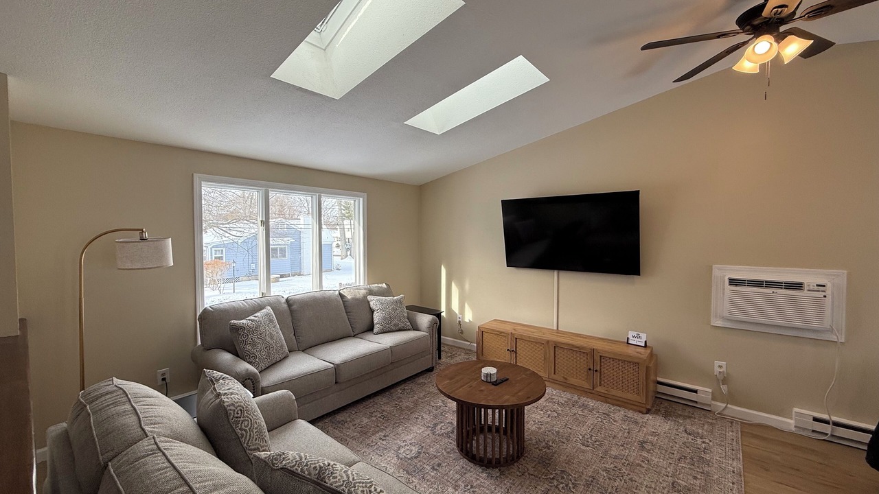 Photo of Livingroom in Saunderstown