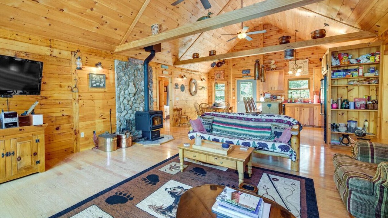 Photo of Livingroom in Meredith