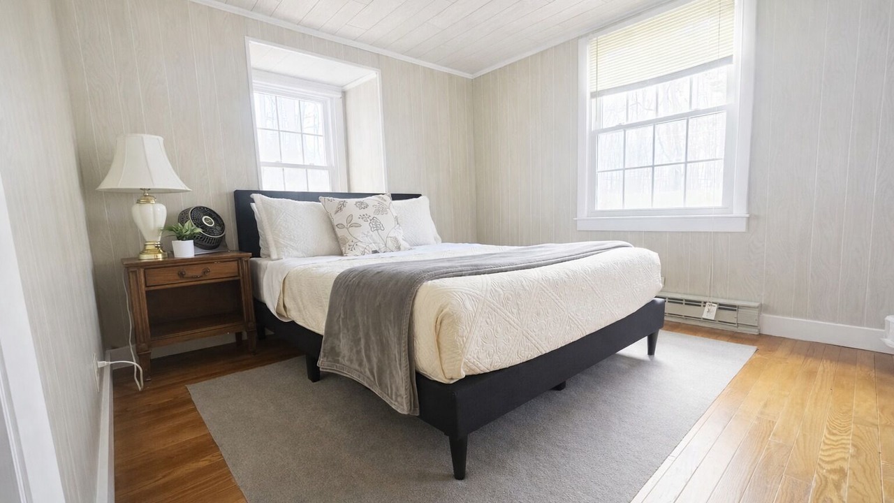 Photo of Bedroom in Tuftonboro