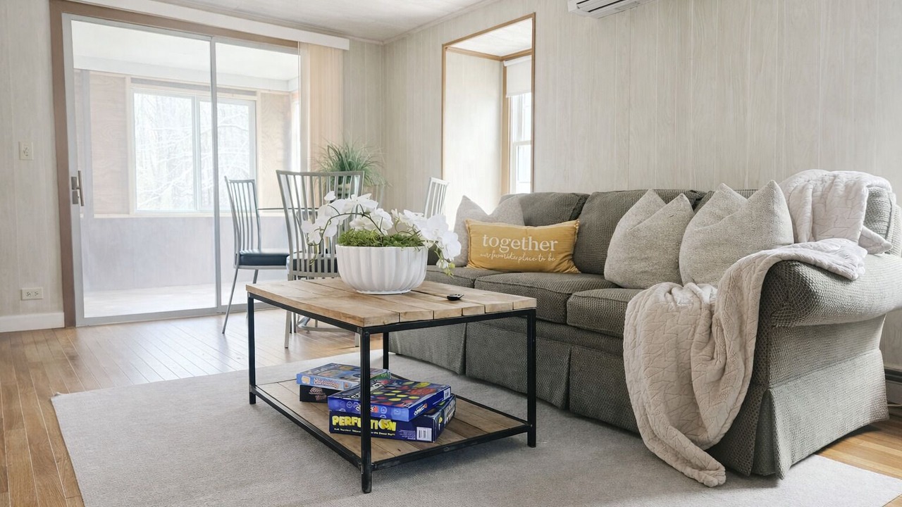 Photo of Livingroom in Tuftonboro