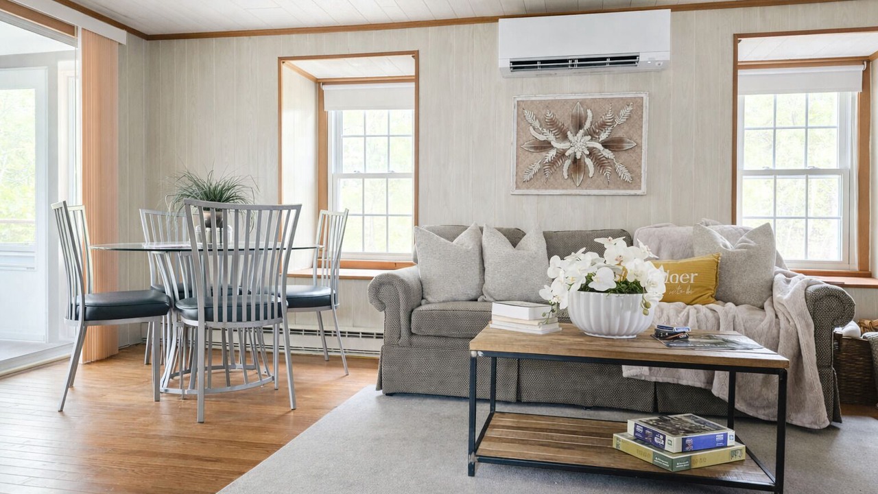 Photo of Livingroom in Tuftonboro