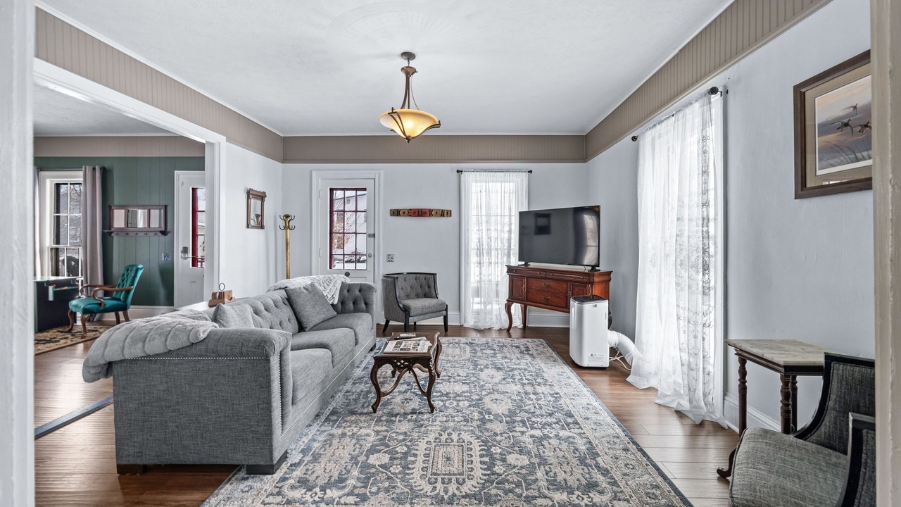 Photo of Livingroom in Penn Yan