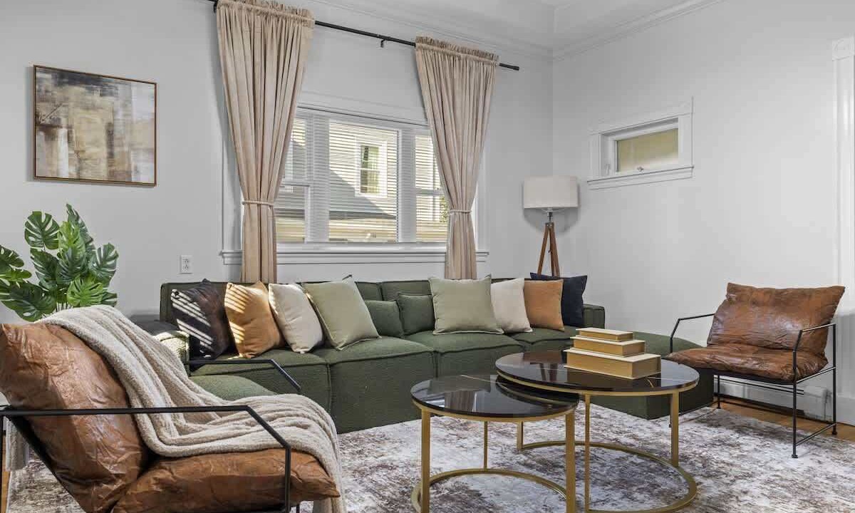 Photo of Livingroom in East Somerville