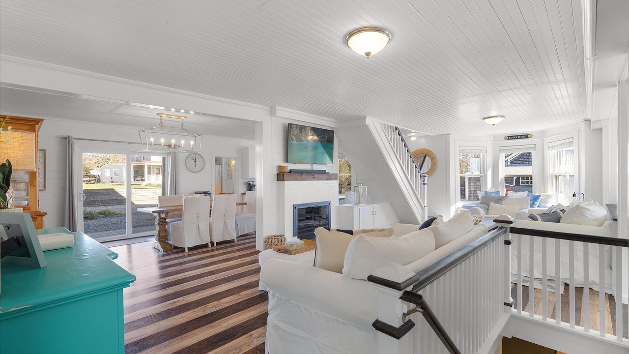 Photo of Livingroom in Hyannis
