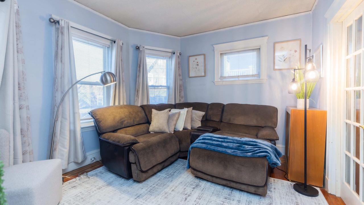 Photo of Livingroom in High Street Hill