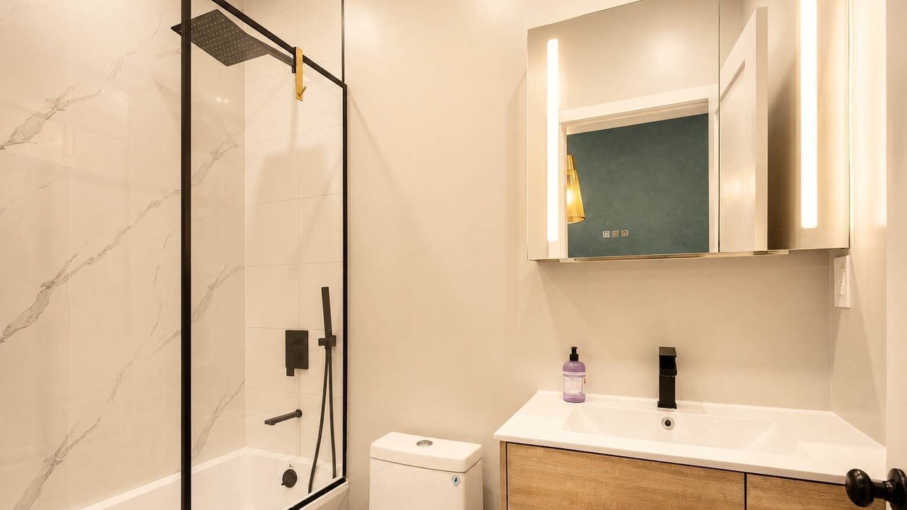 Photo of Bathroom in Bushwick