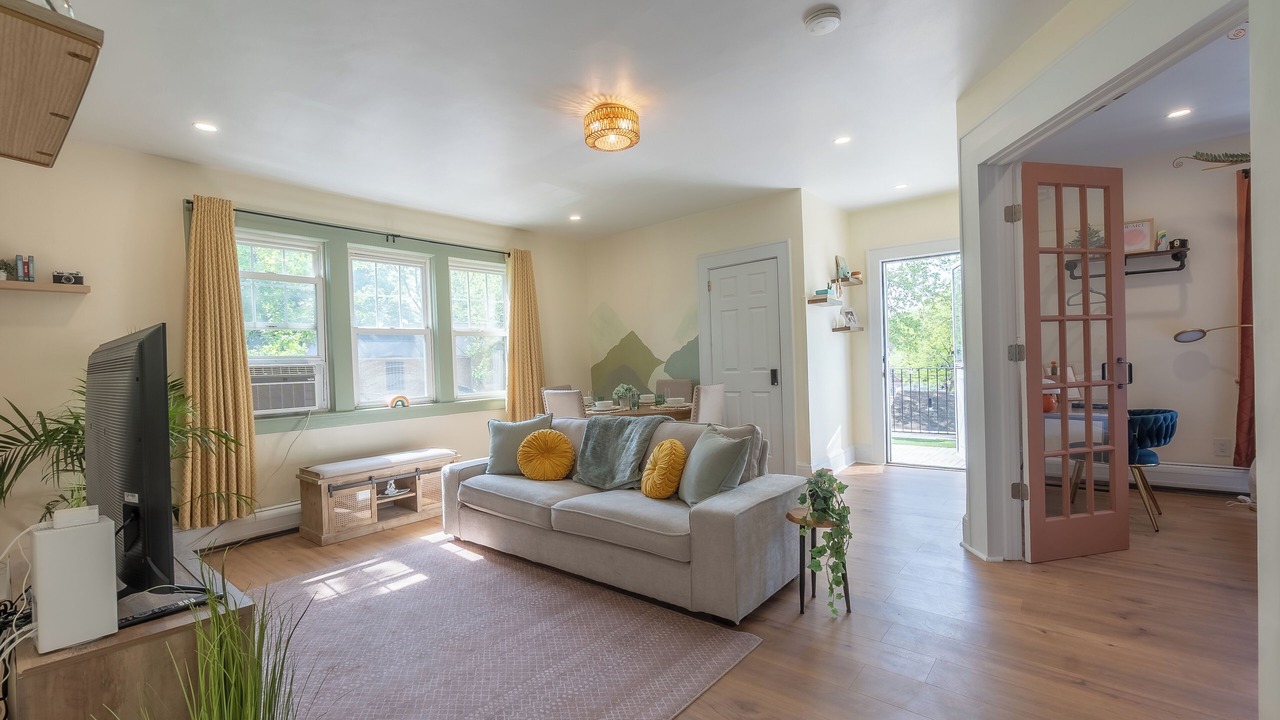 Photo of Livingroom in Forest Hill