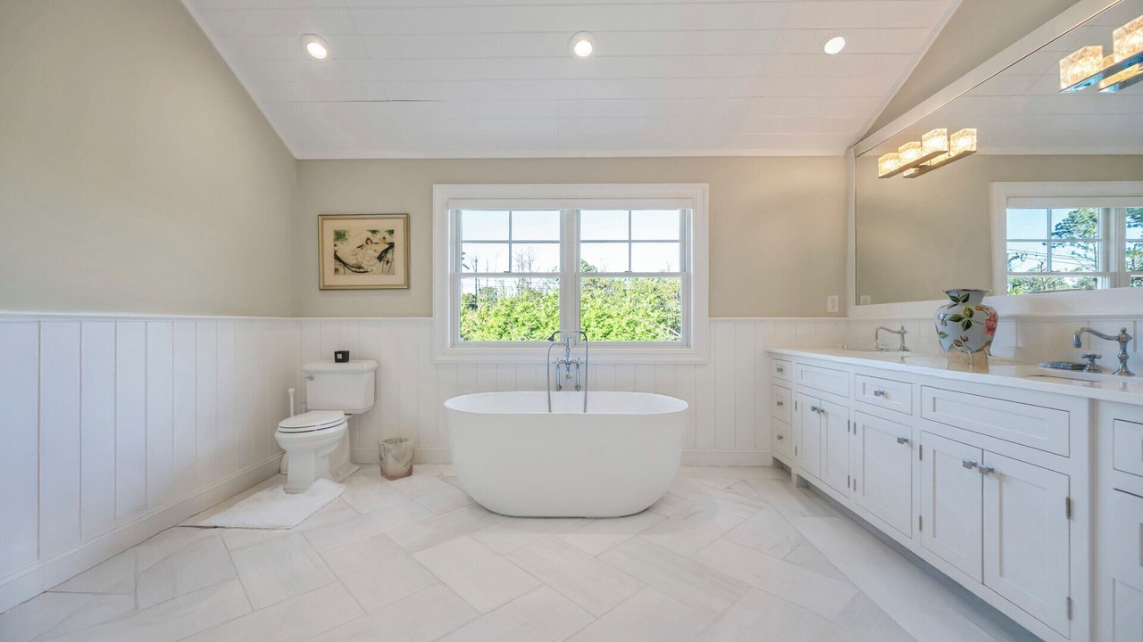 Photo of Bathroom in Shinnecock Hills