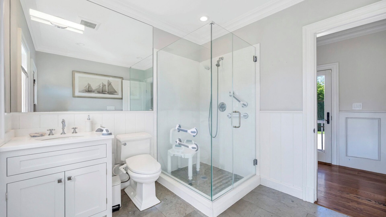 Photo of Bathroom in Shinnecock Hills