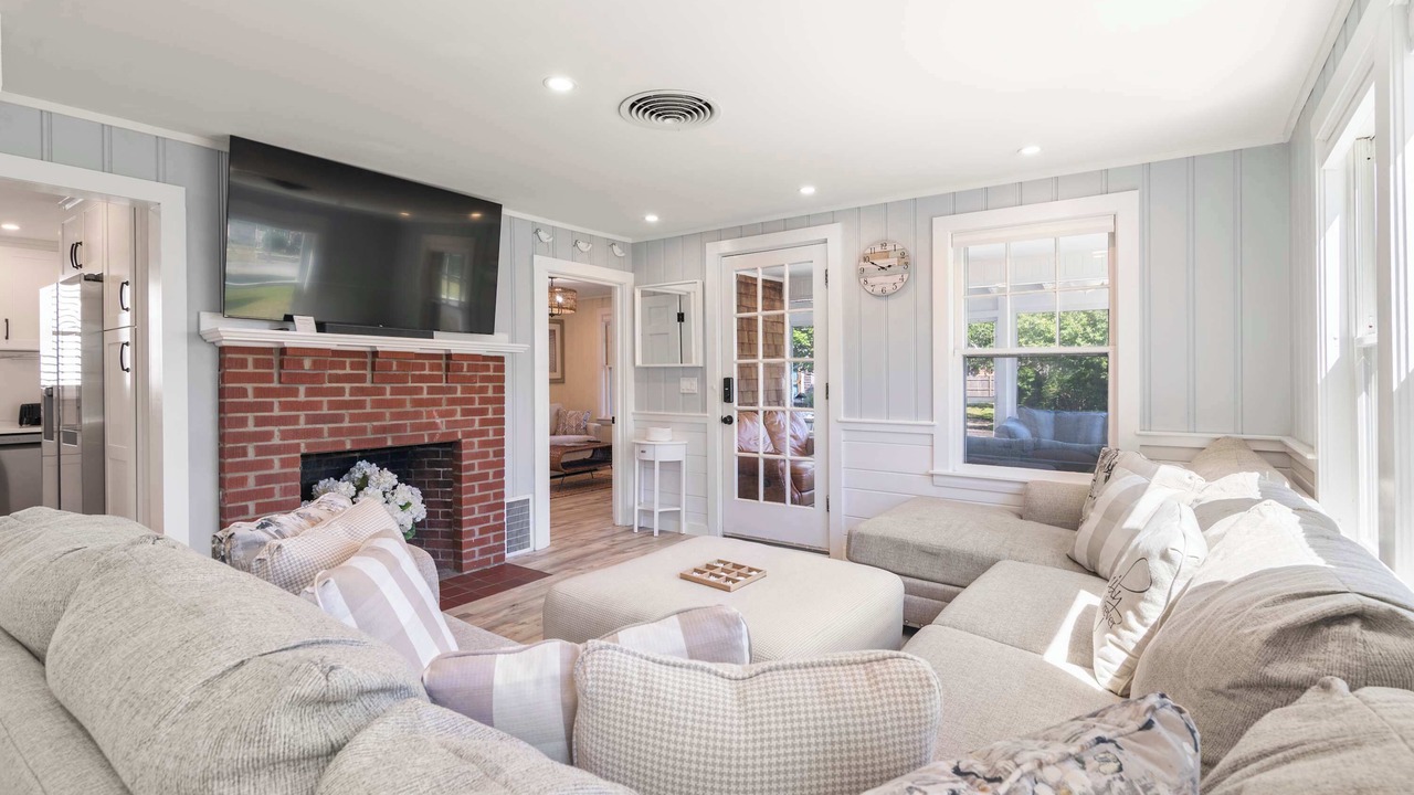 Photo of Livingroom in West Yarmouth