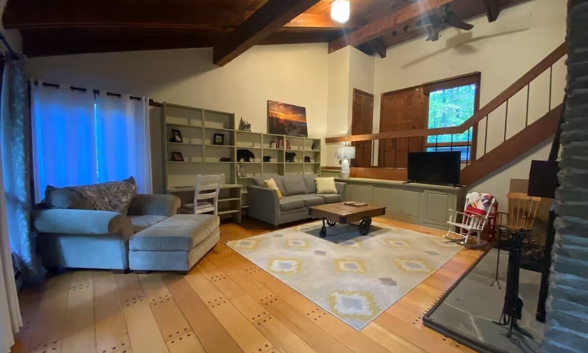 Photo of Livingroom in Jamesville