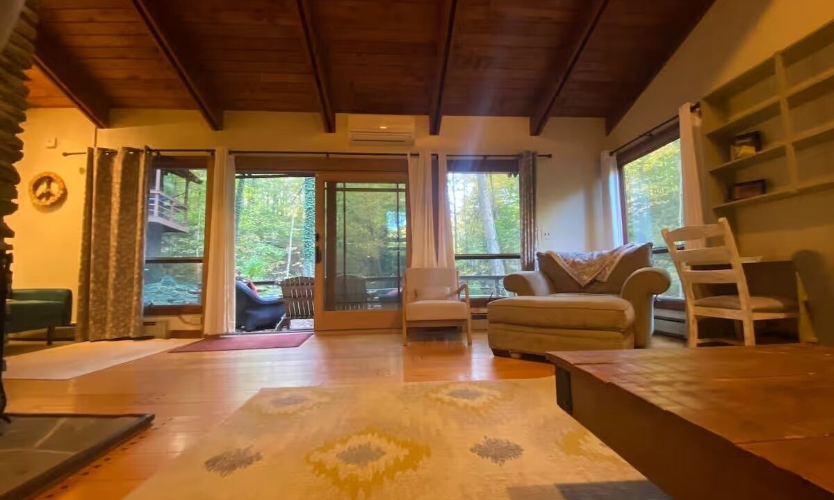 Photo of Livingroom in Jamesville