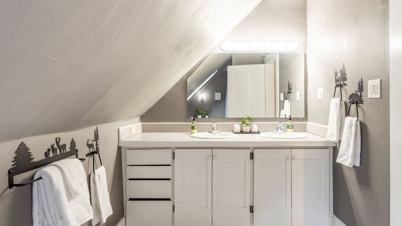 Photo of Bathroom in Bridgewater Corners