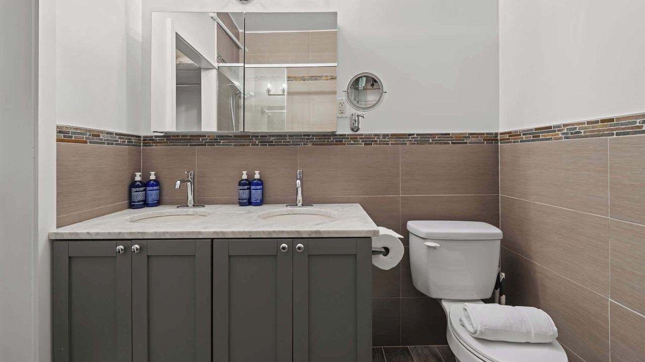 Photo of Bathroom in Central Park North