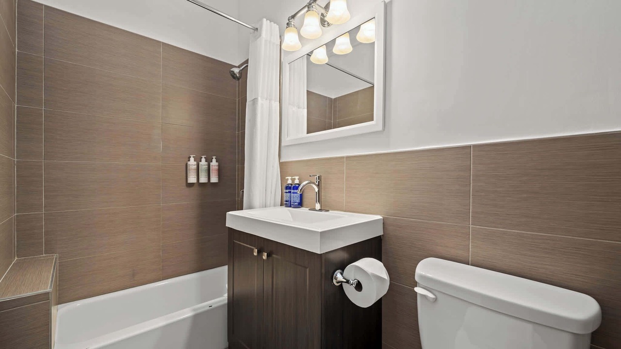 Photo of Bathroom in Central Park North