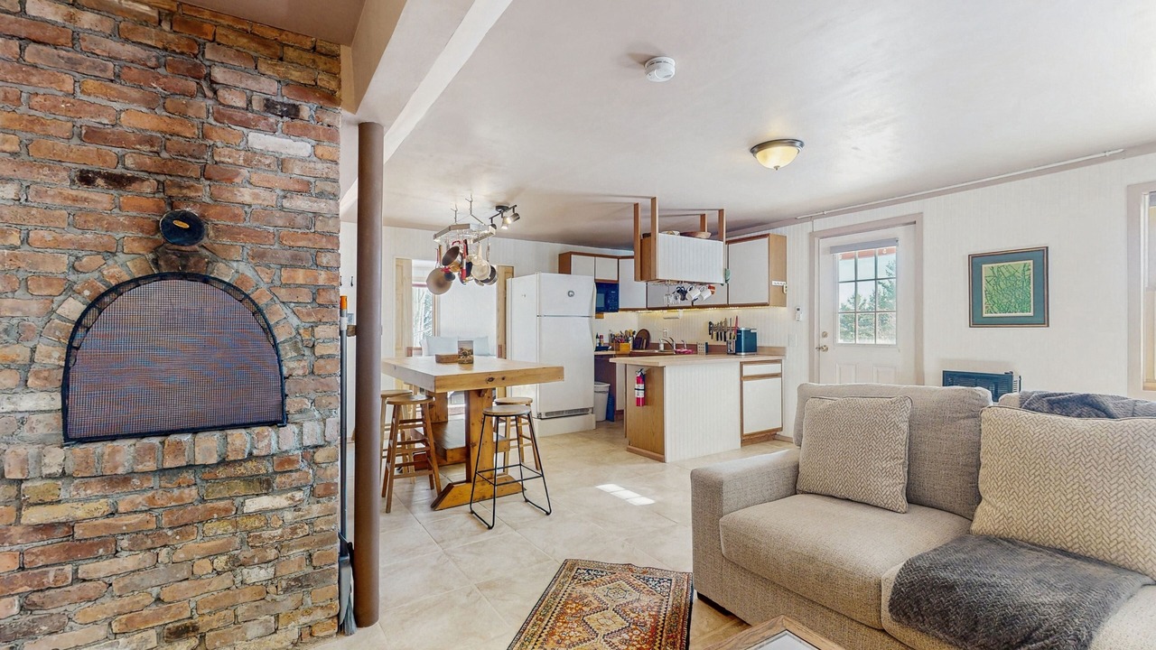 Photo of Livingroom in Pittsfield