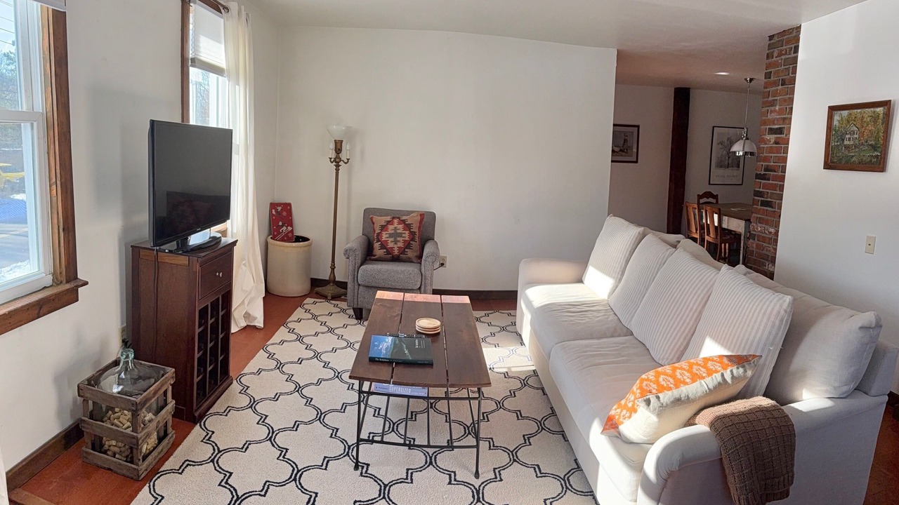 Photo of Livingroom in Brainard