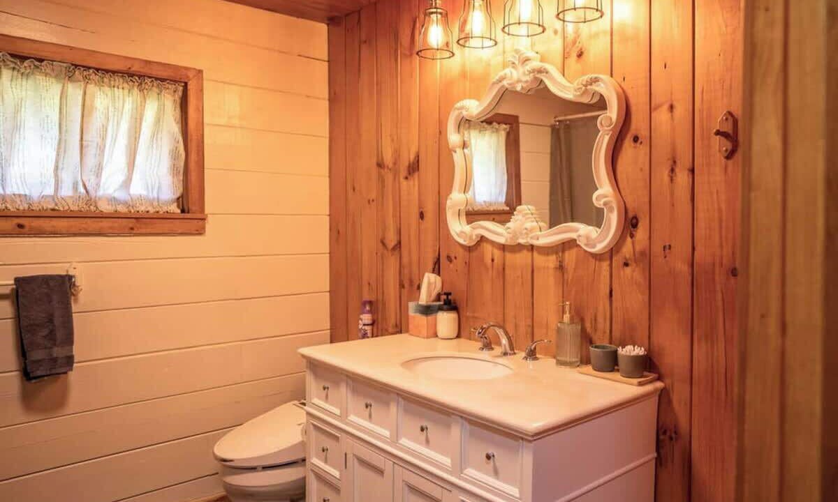 Photo of Bathroom in Jay