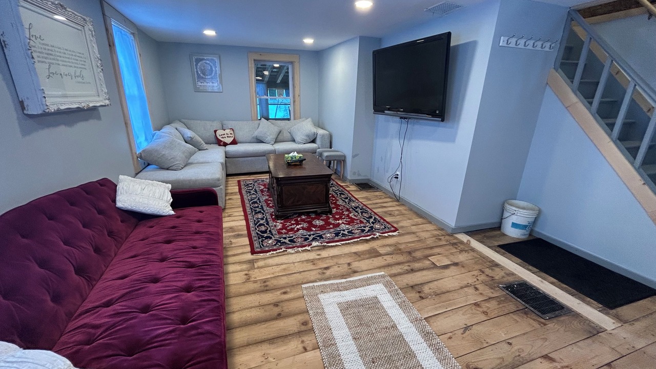 Photo of Livingroom in East Jamaica