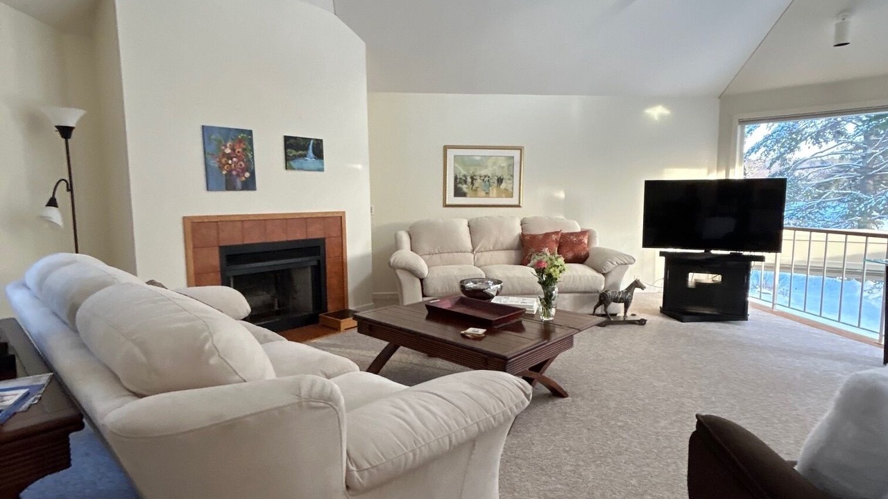 Photo of Livingroom in Lenox