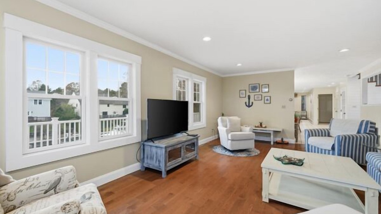 Photo of Livingroom in East Falmouth