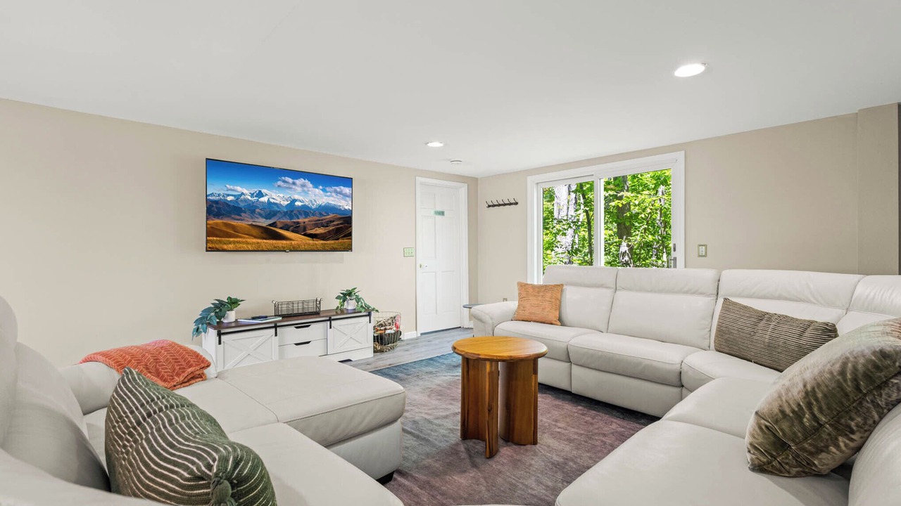 Photo of Livingroom in Town of Aurora