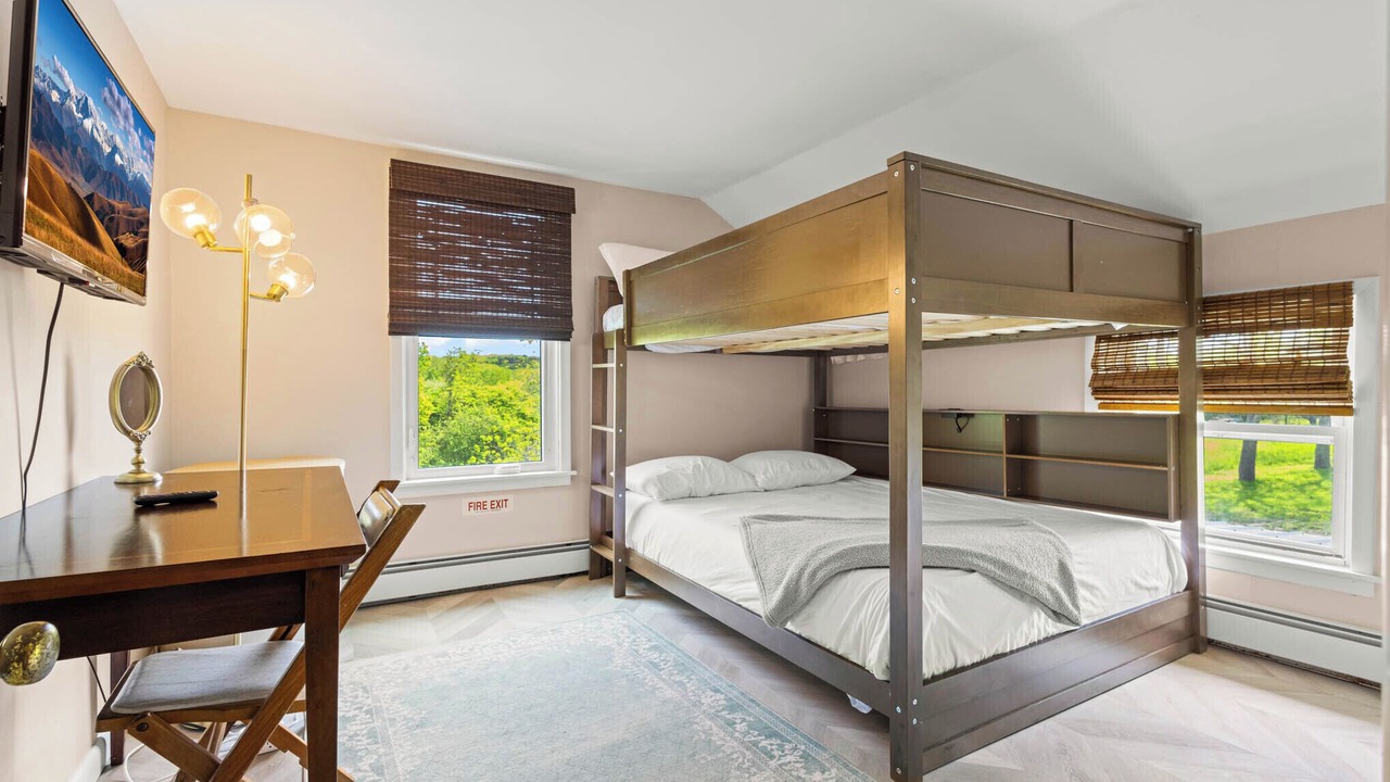 Photo of Bedroom in Town of Aurora
