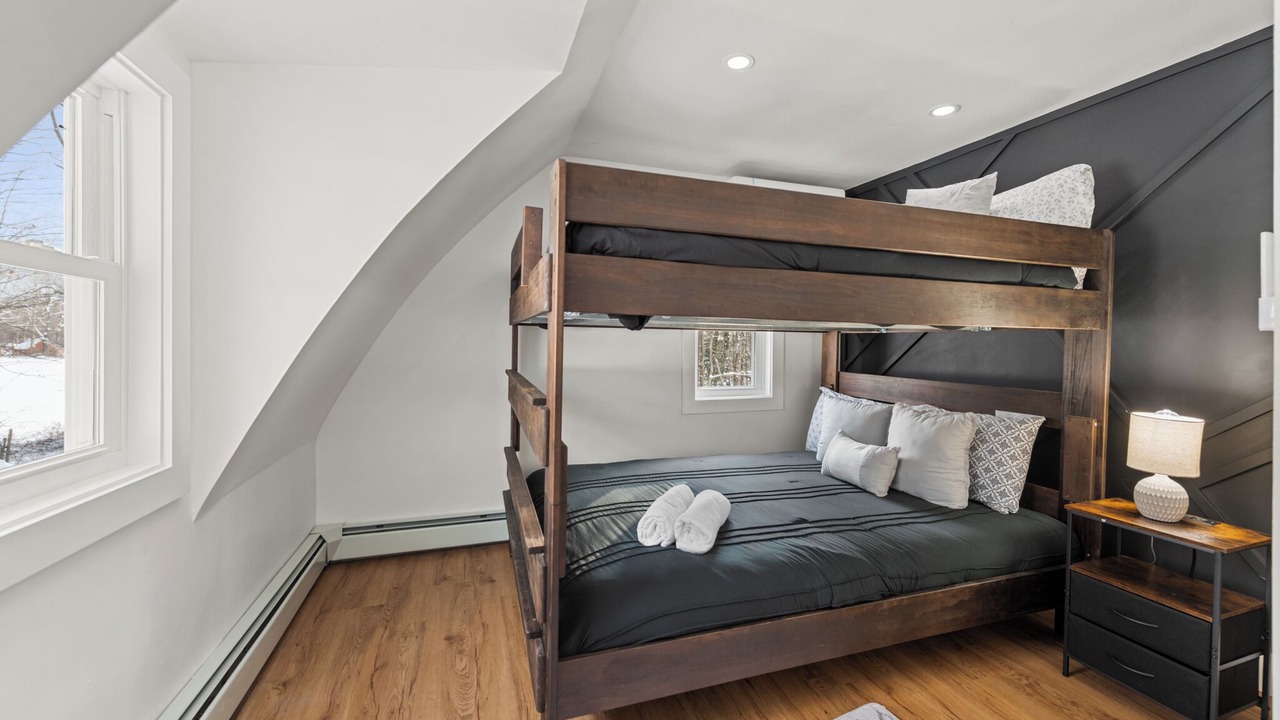 Photo of Bedroom in Moultonborough