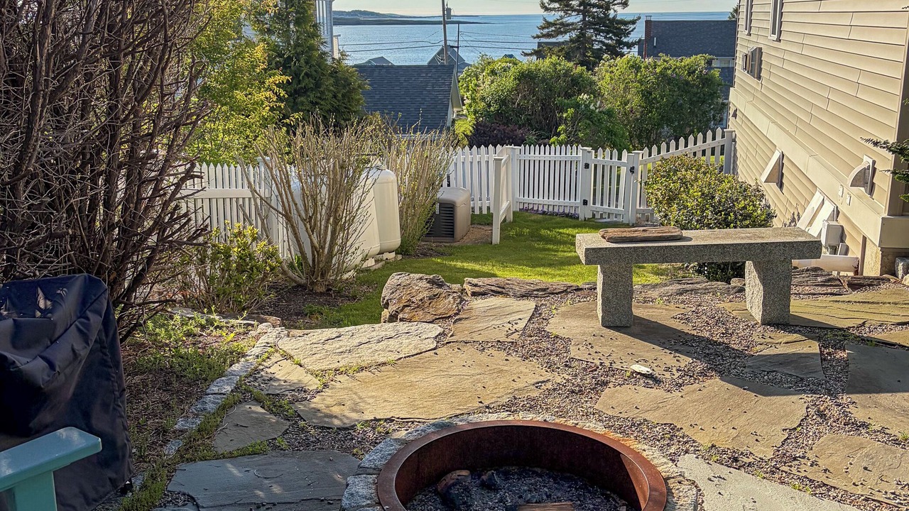 Photo of Patio Balcony in Mid-Coast and Islands