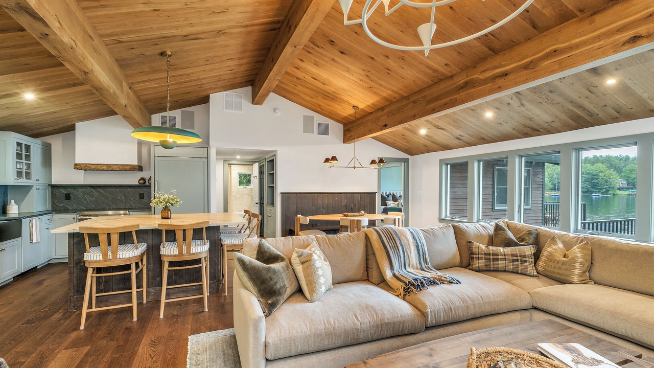 Photo of Livingroom in Meredith