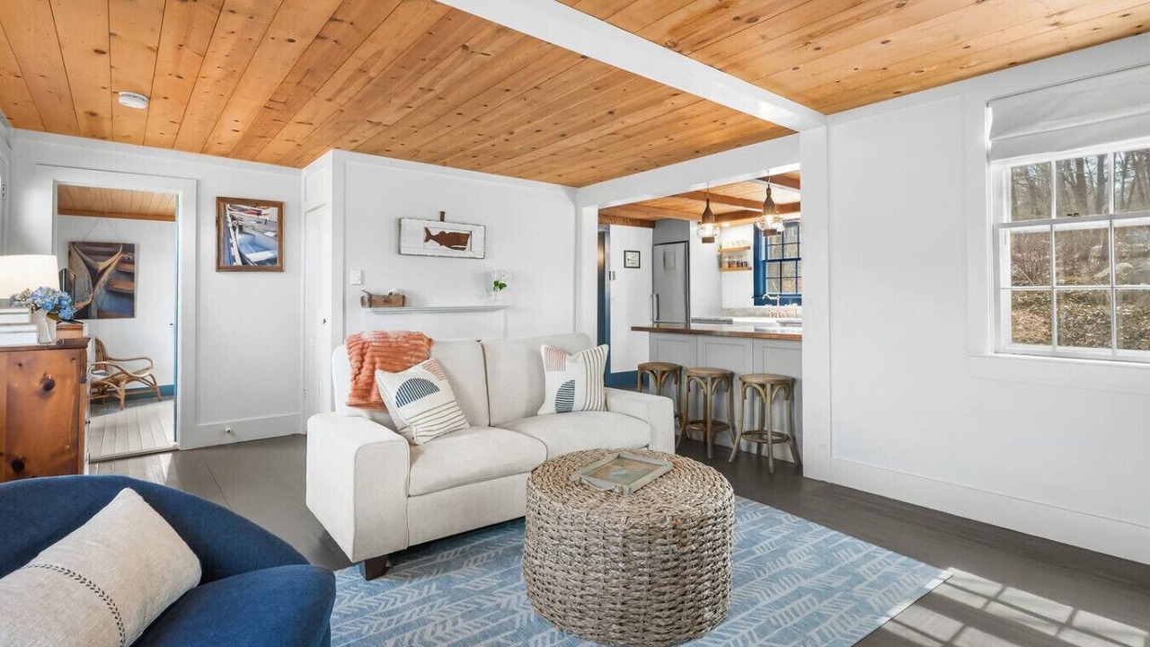 Photo of Livingroom in West Barnstable