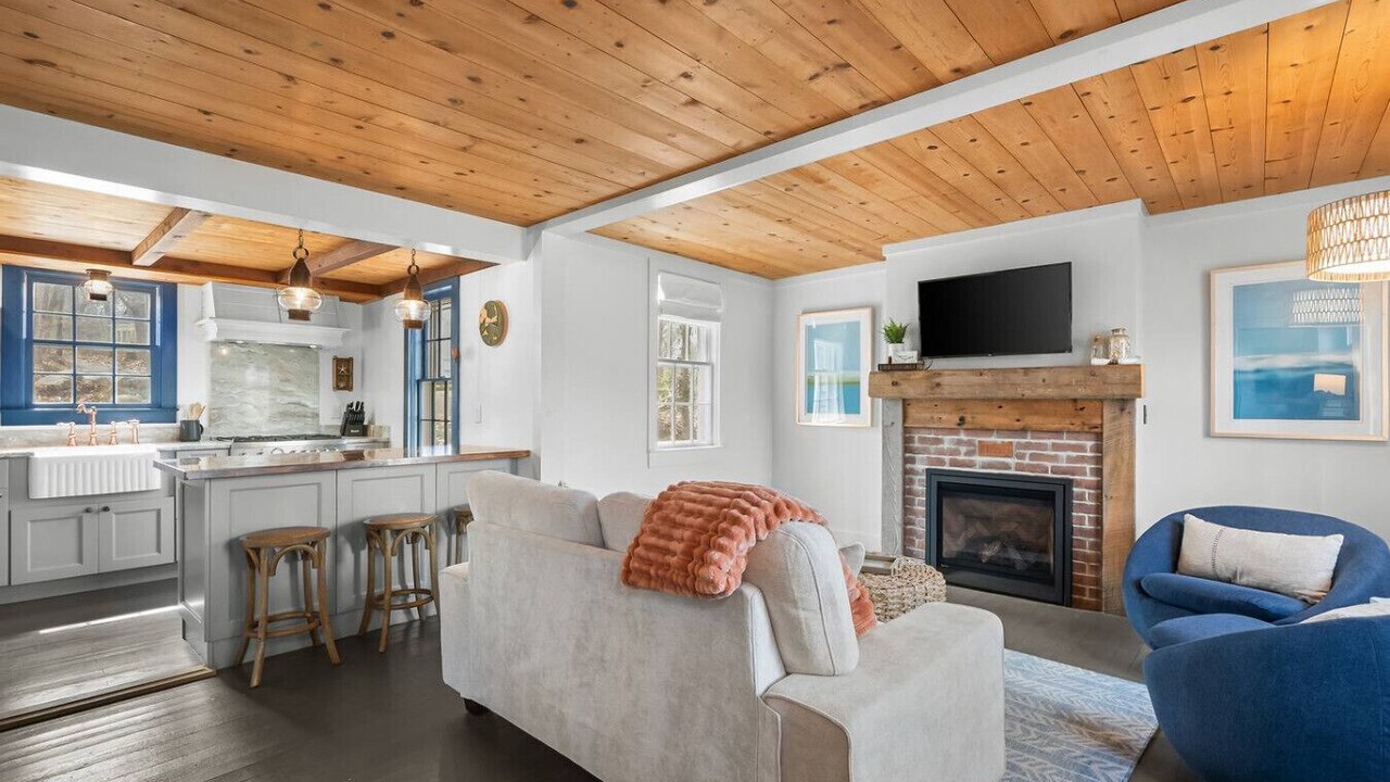 Photo of Livingroom in West Barnstable