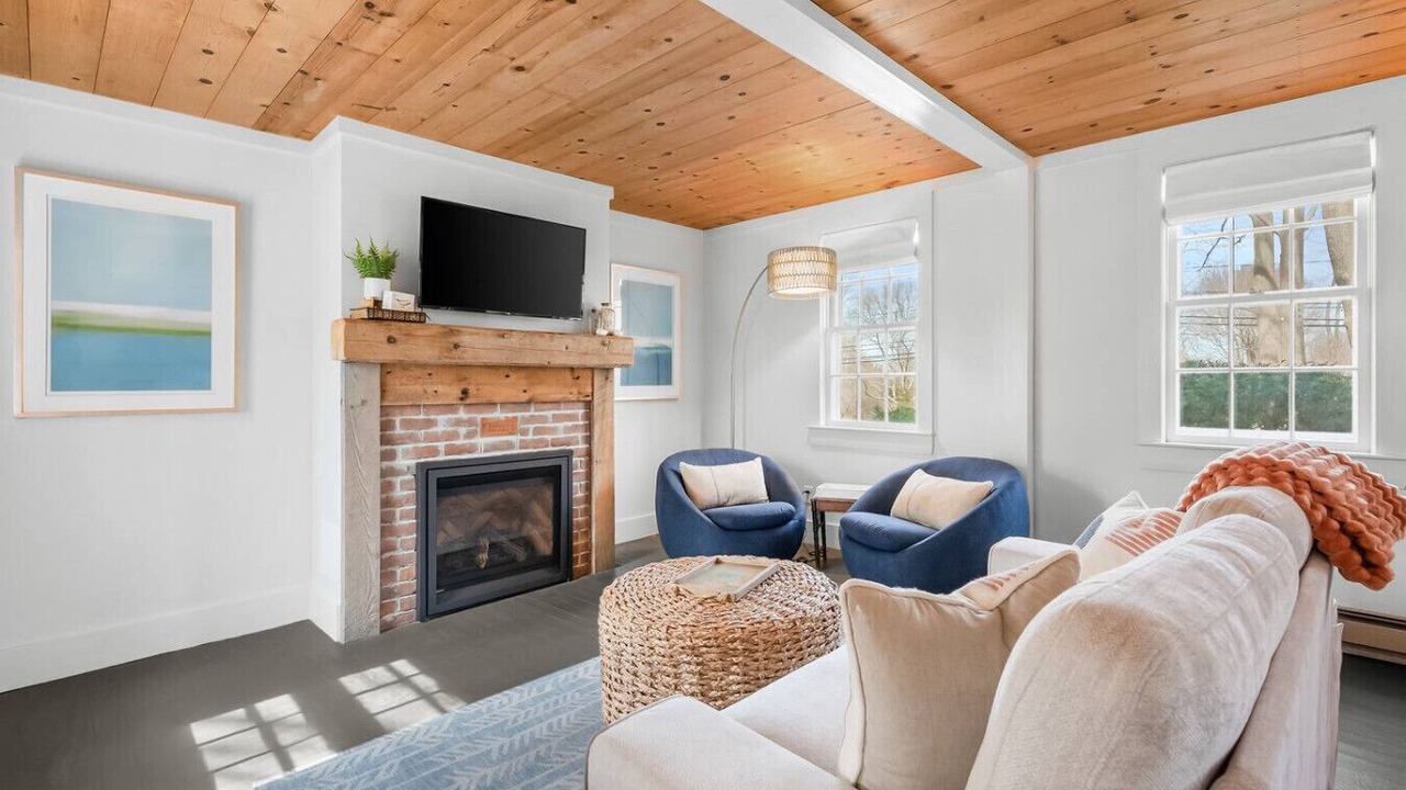 Photo of Livingroom in West Barnstable