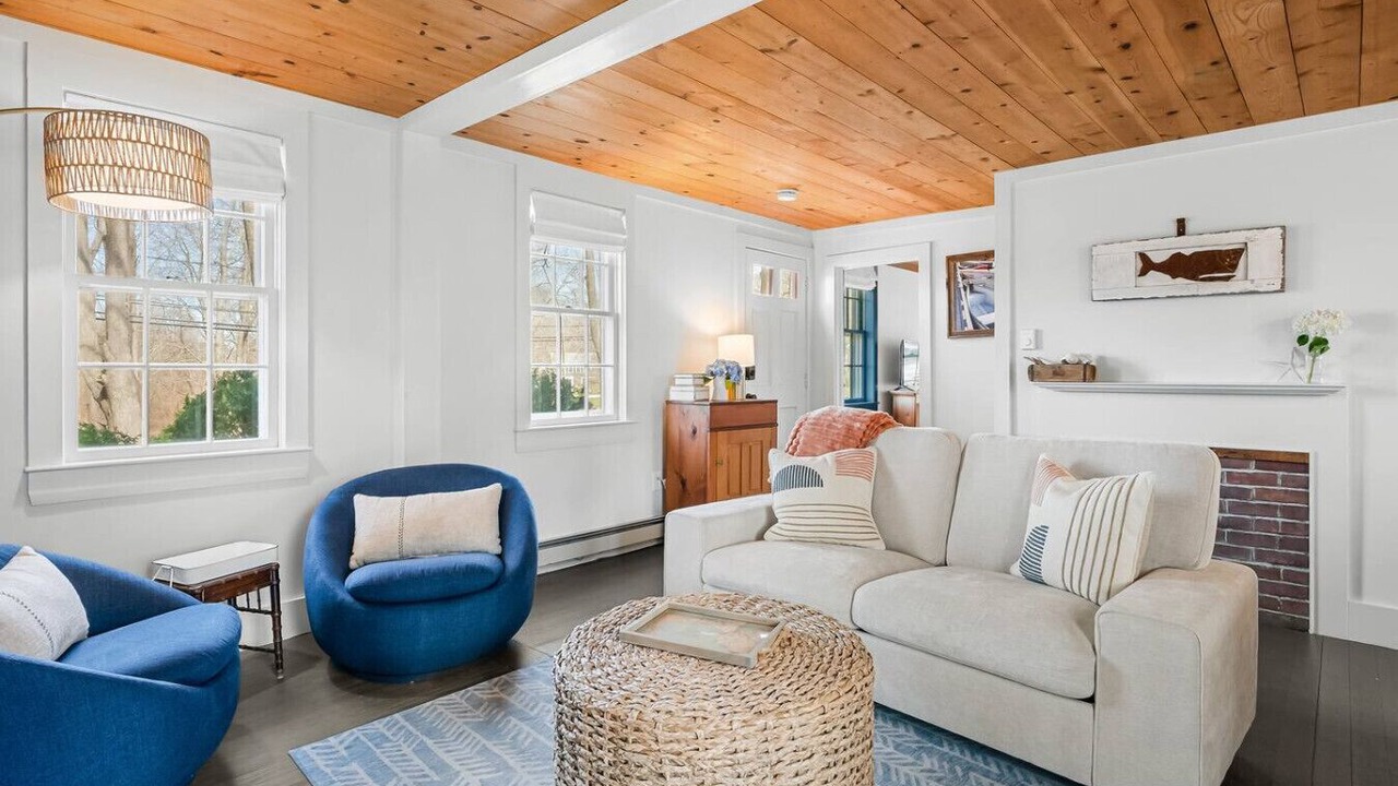 Photo of Livingroom in West Barnstable