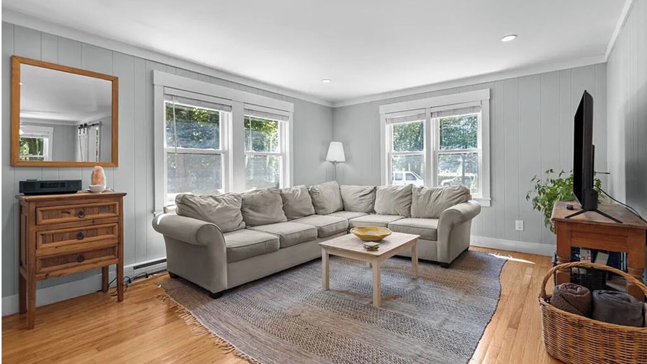 Photo of Livingroom in Narragansett