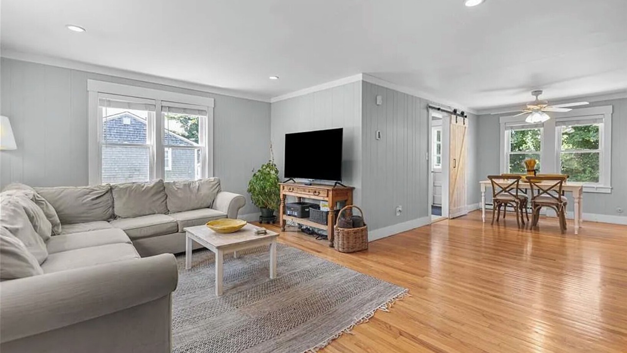 Photo of Livingroom in Narragansett