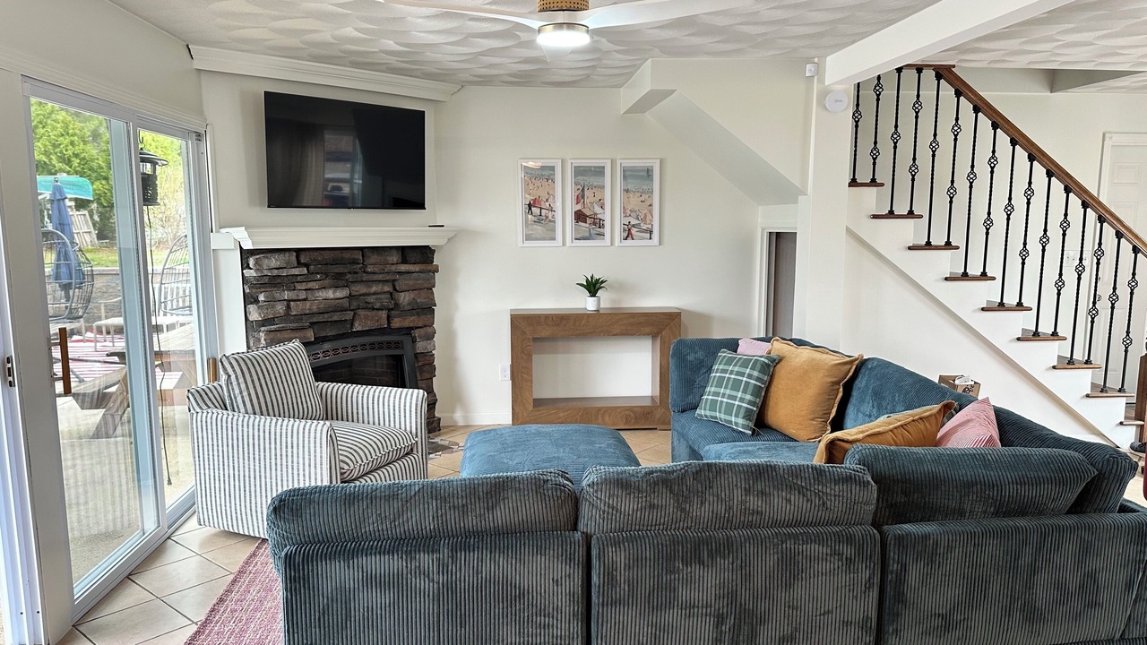 Photo of Livingroom in Saunderstown