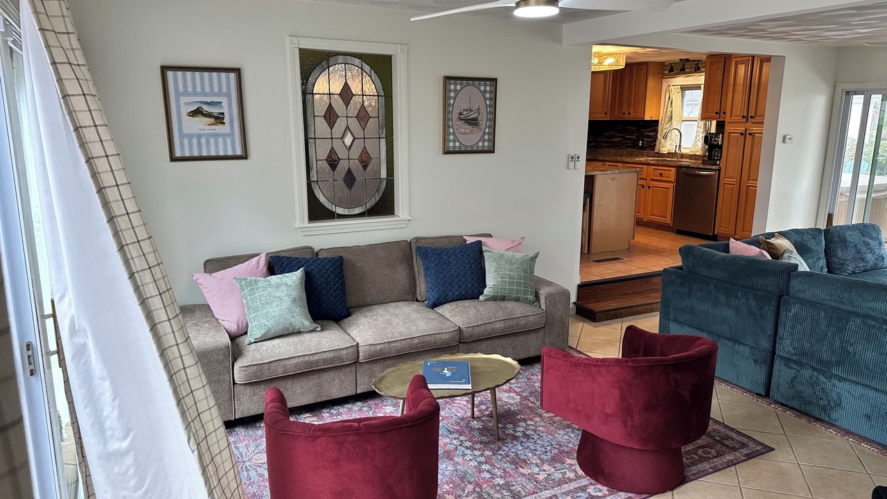 Photo of Livingroom in Saunderstown