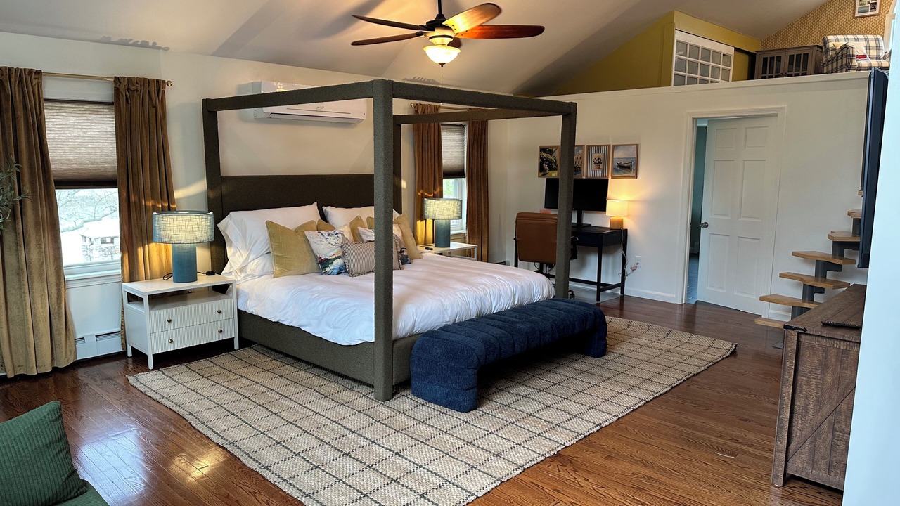 Photo of Bedroom in Saunderstown