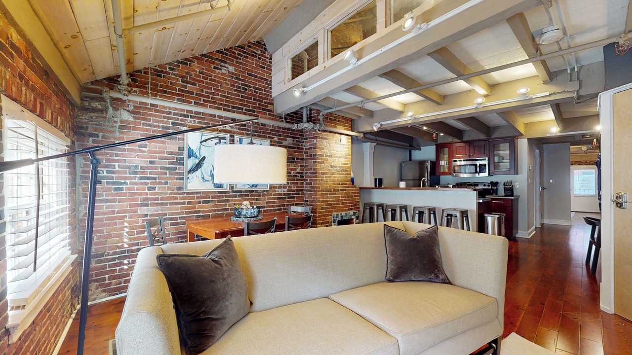 Photo of Livingroom in Government Center